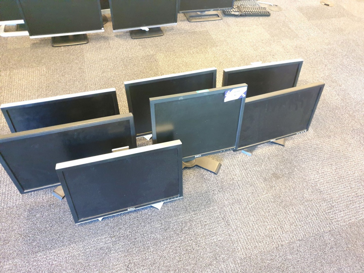 7x various Dell LCD monitors to 20"