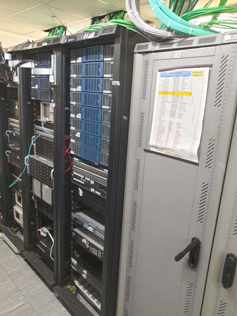 Cannon black mobile server rack