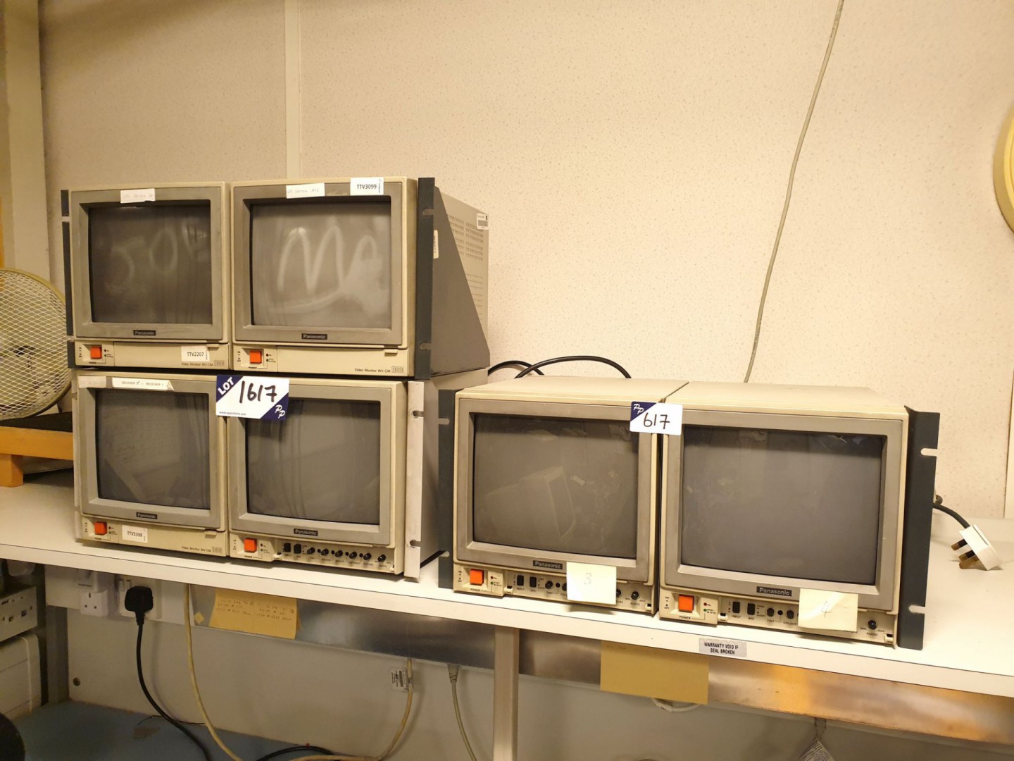 6x Panasonic WV-CM1000/B video monitors