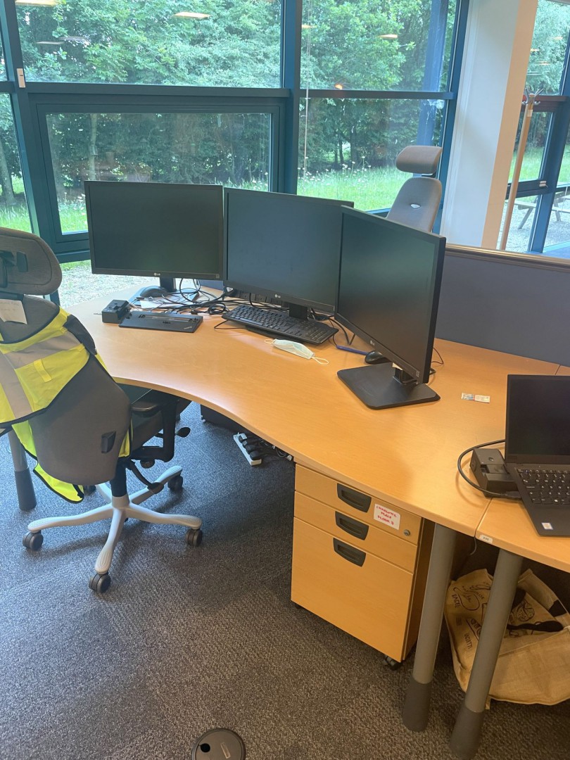2x Kinnarps light oak effect office desks, 1800x10...