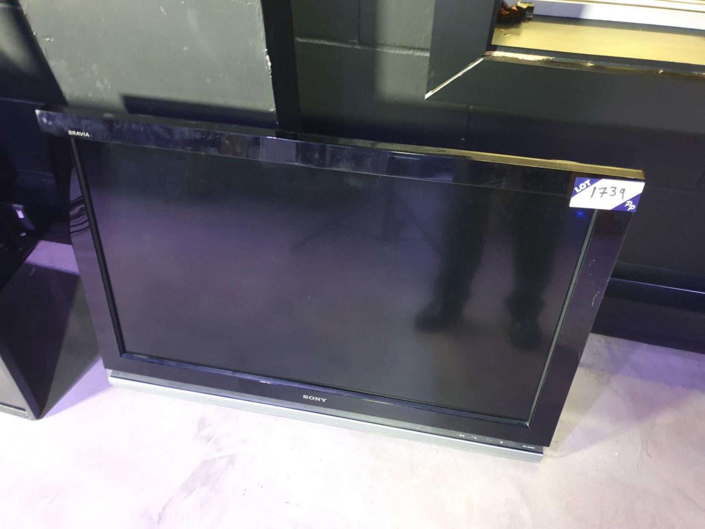 Sony Bravia KDL-40Z4500 LCD TV (no bracket, no sta...