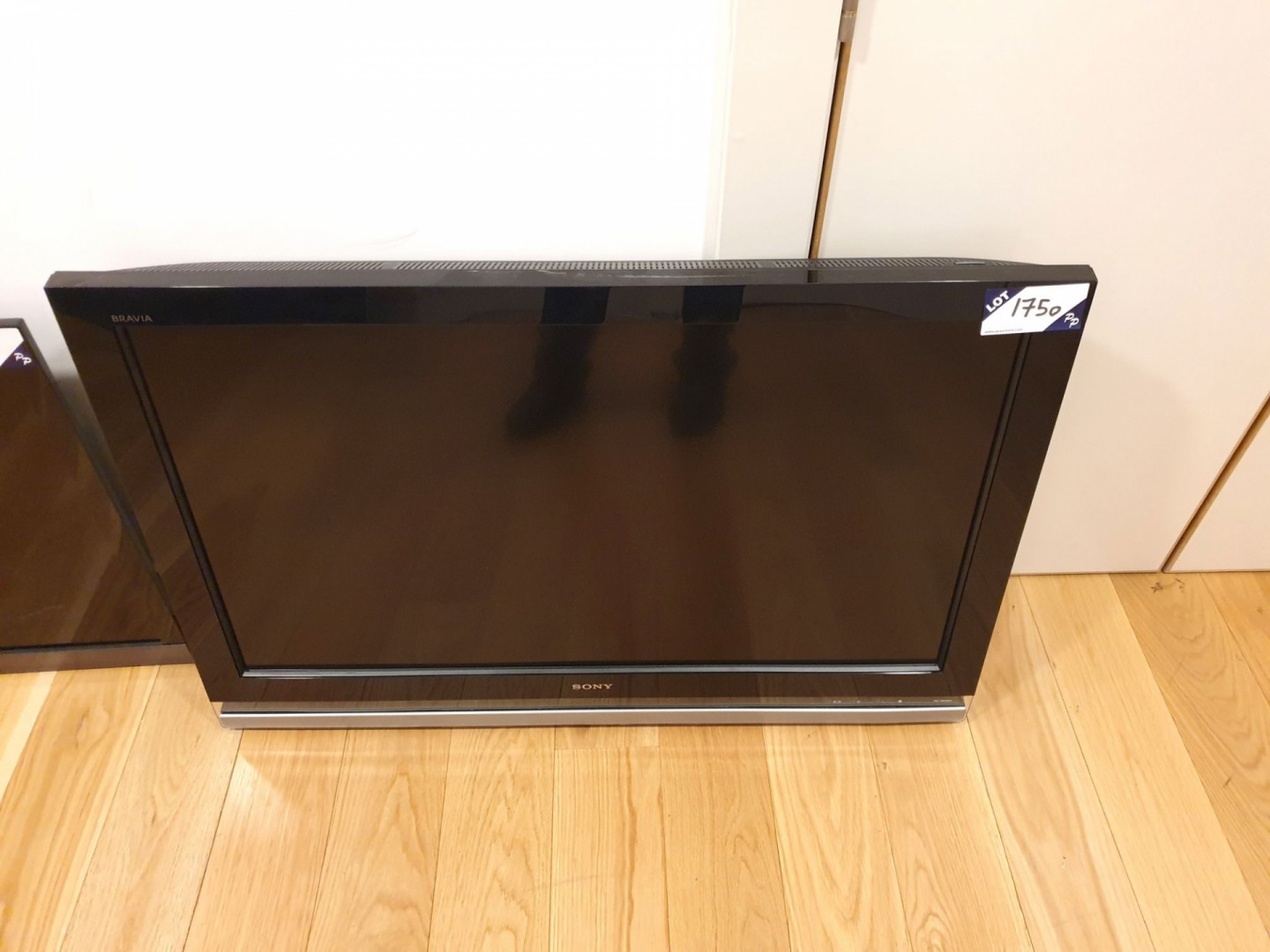 Sony Bravia KDL-40Z4500 HD LCD TV (no bracket, no...