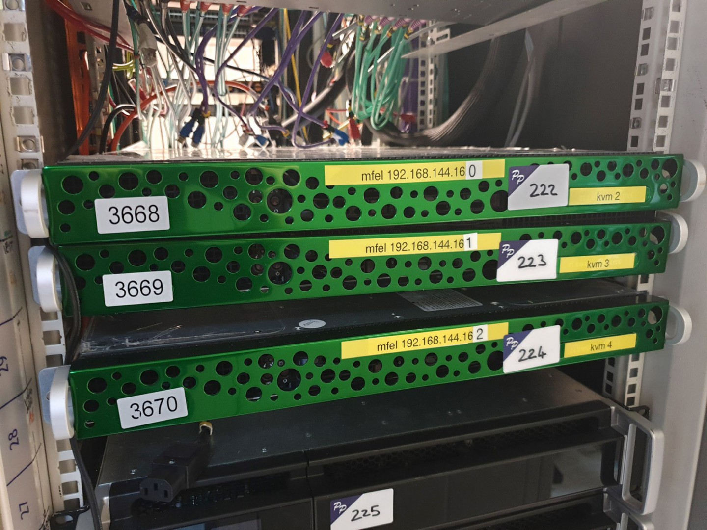 Elemental 118-18 rack server