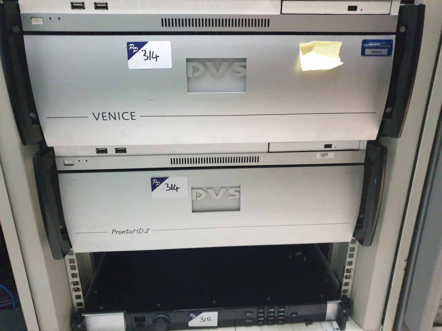 2x EEVS rack type PC's
