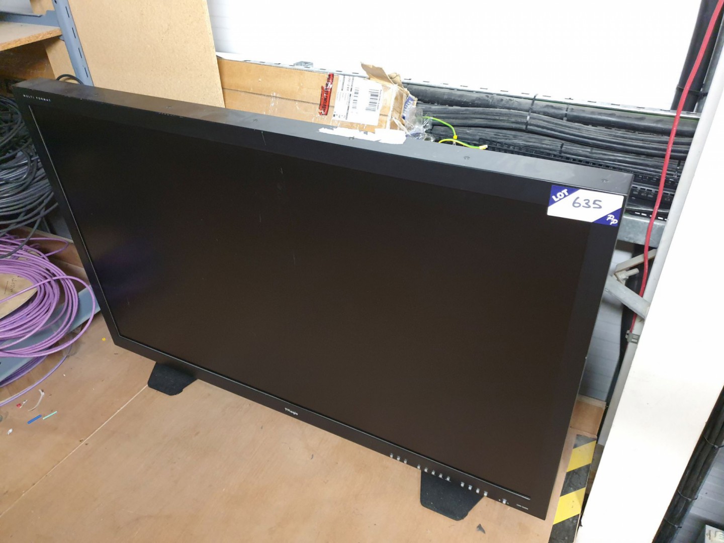 TV Logic LUM-560W multi format LCD monitor