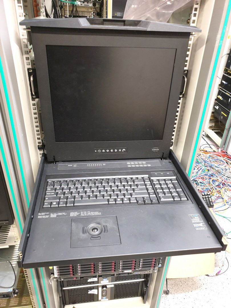 ICL RKP117-802b rack mount monitor, keyboard
