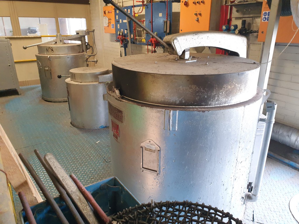 Hardening line inc Birlec electric furnace, 800mm...