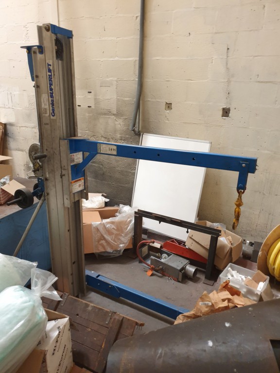 Genie Superlift SL-10 mobile material lift winch s...