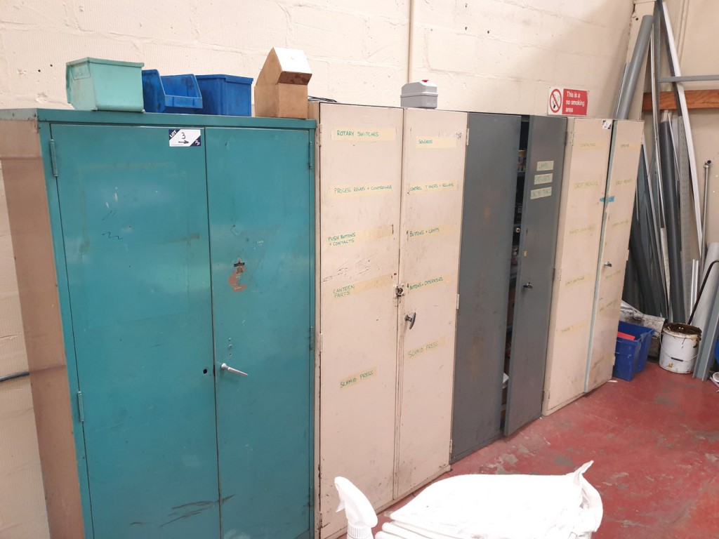 4x various metal 2 door storage cupboards to 900x4...