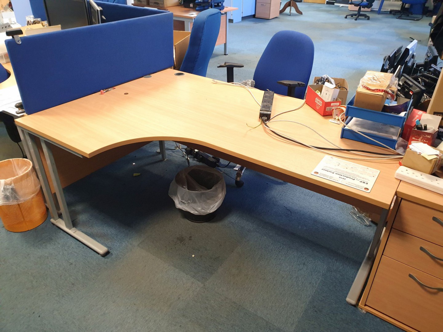2x beech effect L-shape desks, 1800x600mm with 2x...