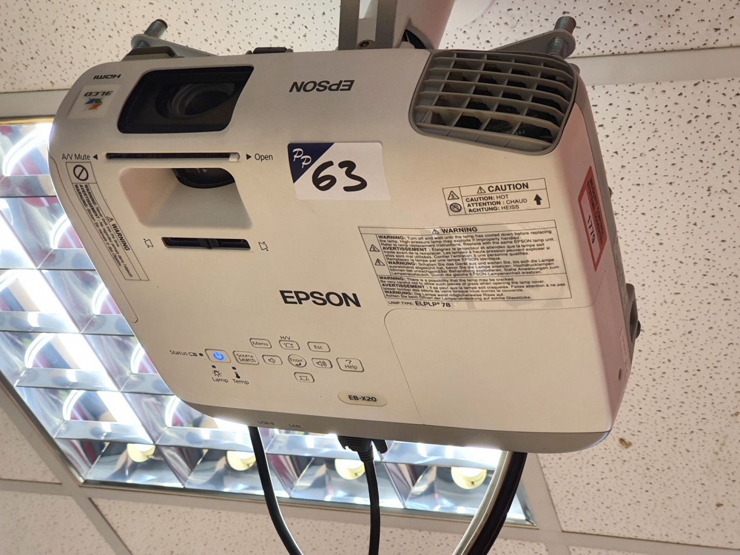 Epson EB/X20 HD projector with Vision retractable...