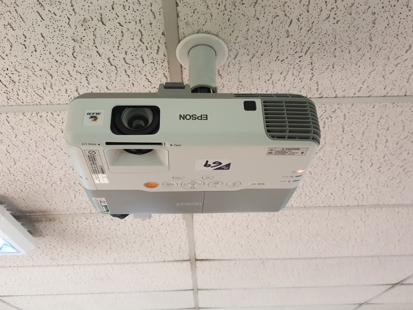 Epson EB-905 projector   - lot located at:- Covent...