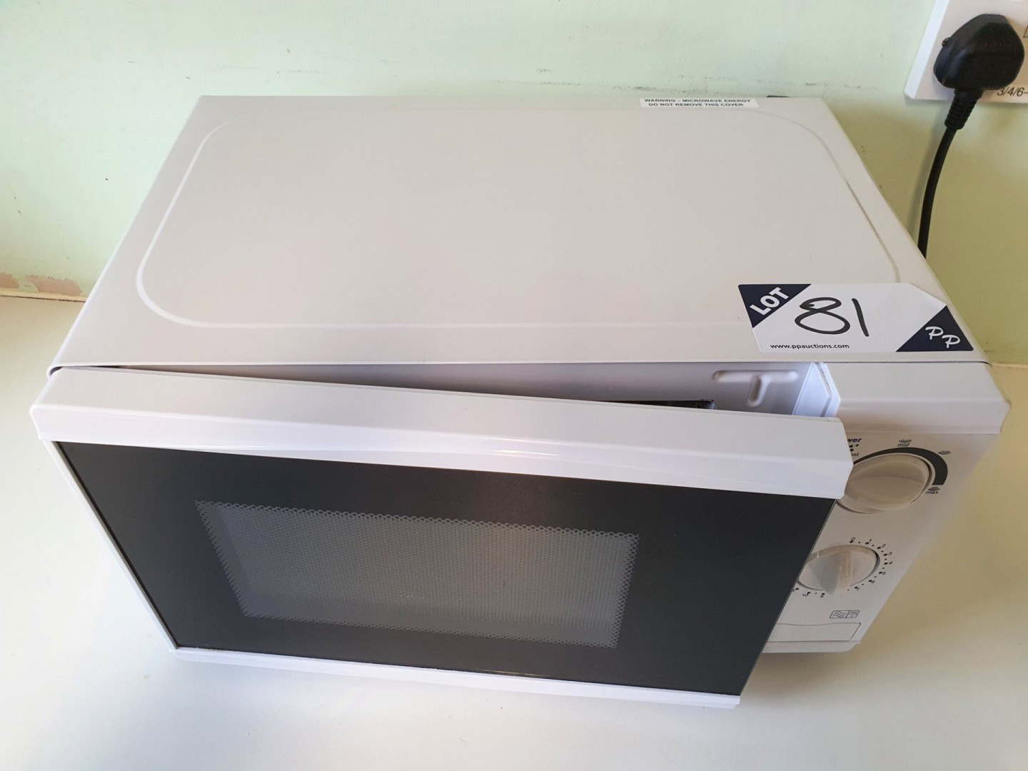 Tesco MM08 microwave, 240v - lot located at:- Cove...