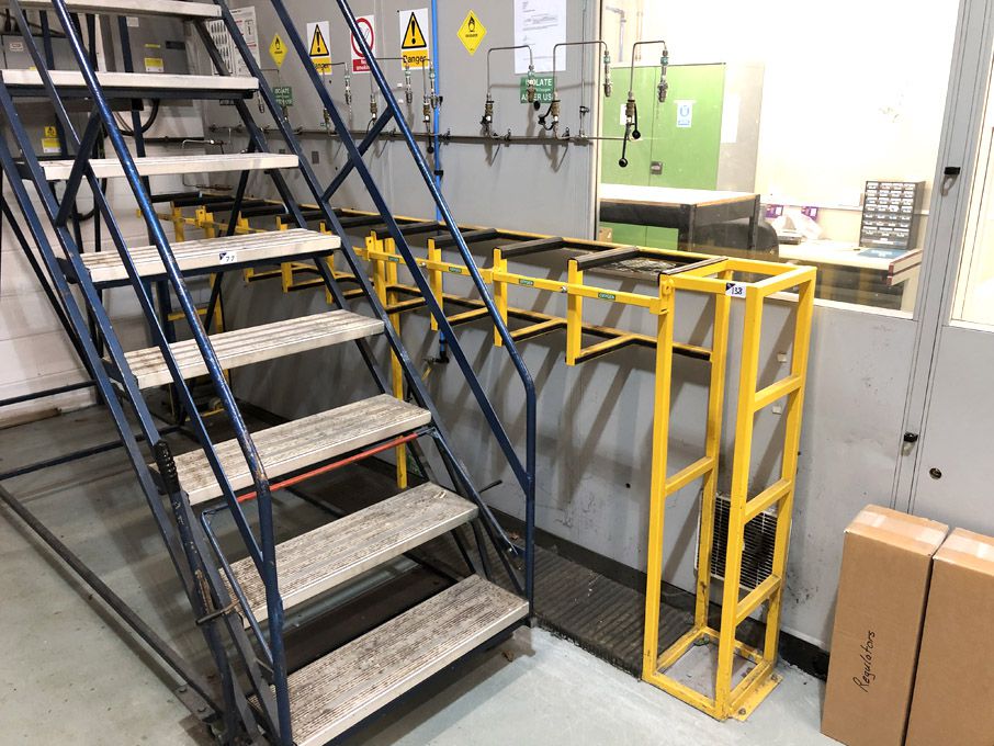 10 station oxygen / nitrogen bottle storage rack