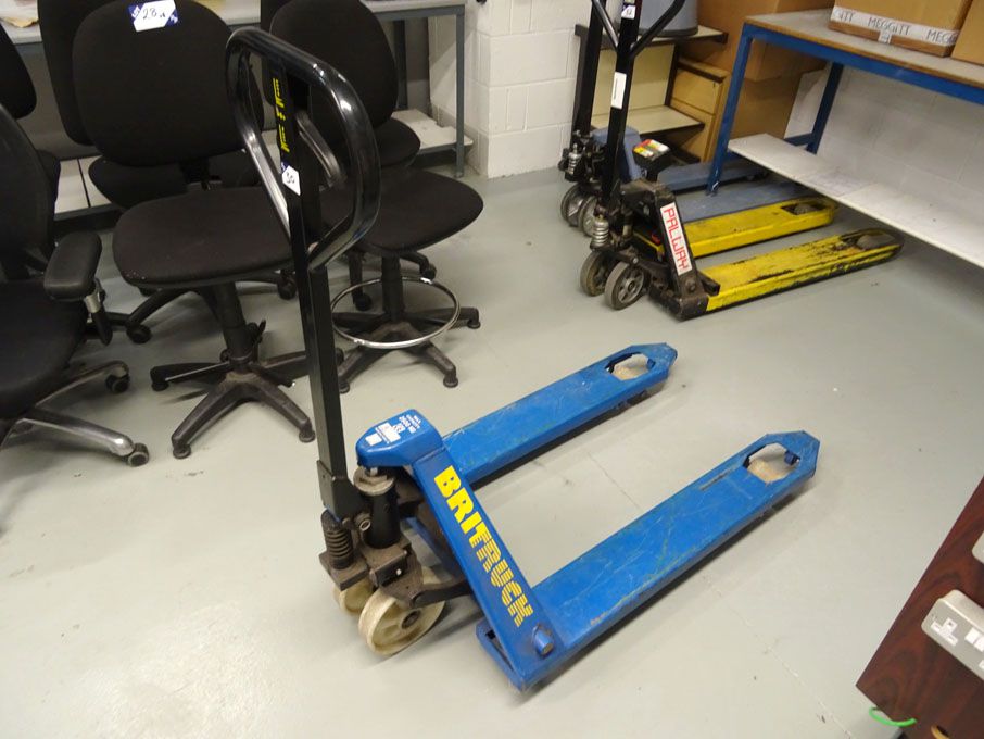 Brit truck 2500kg capacity manual pallet truck, 68...