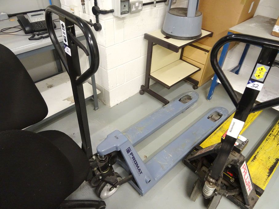 Promat 2500kg capacity manual pallet truck, 520mm...