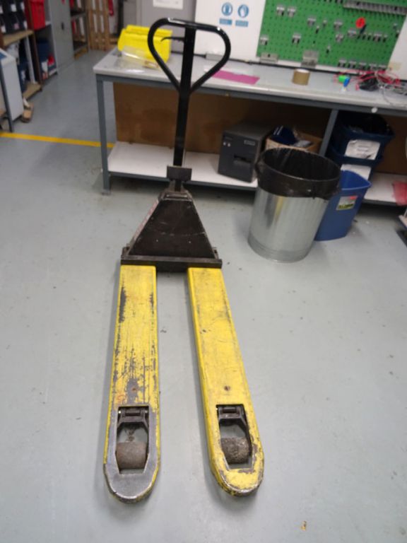 Palway 2300kg capacity manual pallet truck, 550mm...