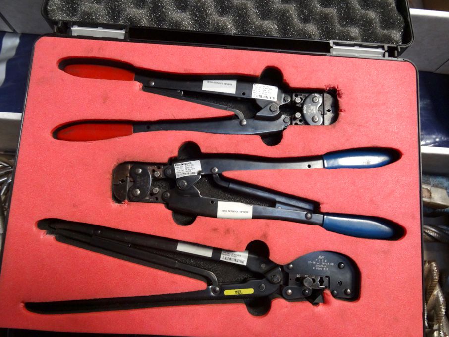 Amp crimp tool set in case