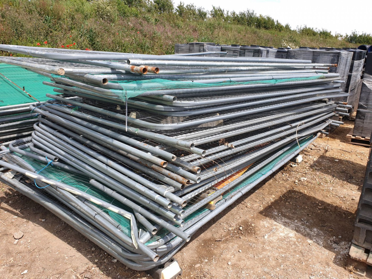 40+ Heras galvanised metal fencing panels, 3400x20...