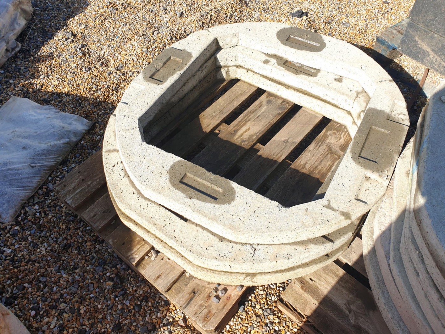 3x Marshall Mells 1000x700mm concrete riser blocks