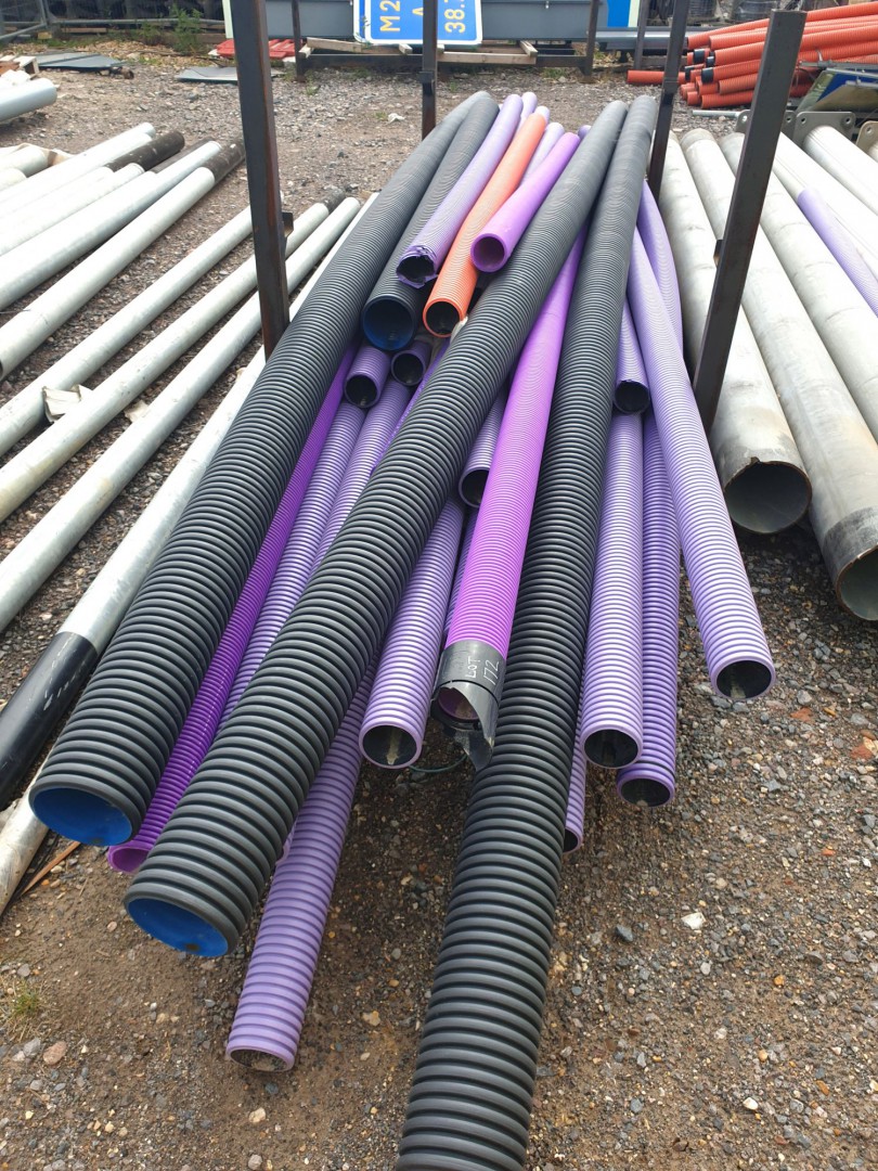 Qty various length ducting to 150mm dia approx