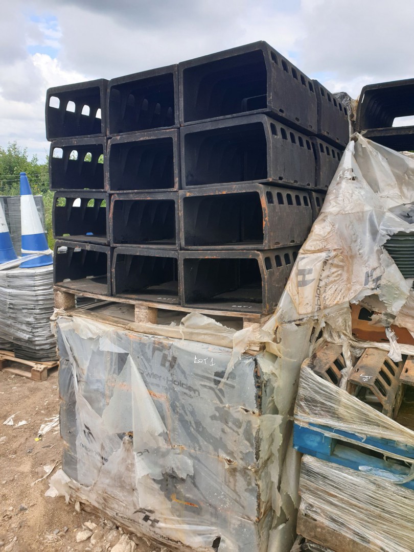 48x Fowler & Holden Fastflow D400 metal CKD draina...