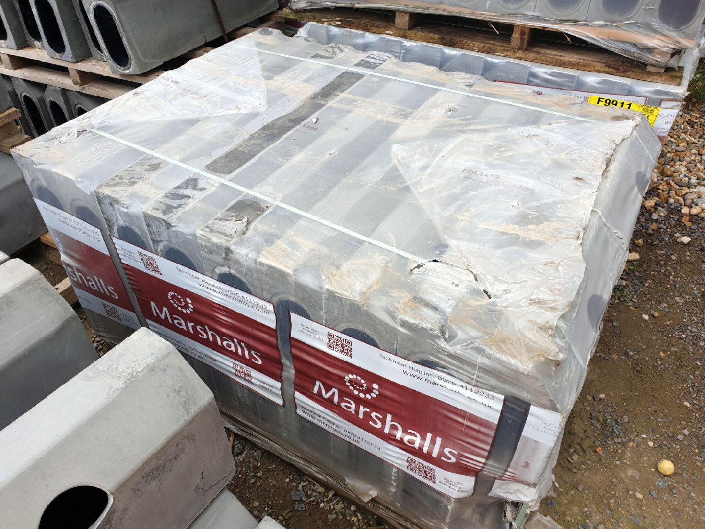 18x Marshall Beany Mono 45deg Splayed 321 concrete...