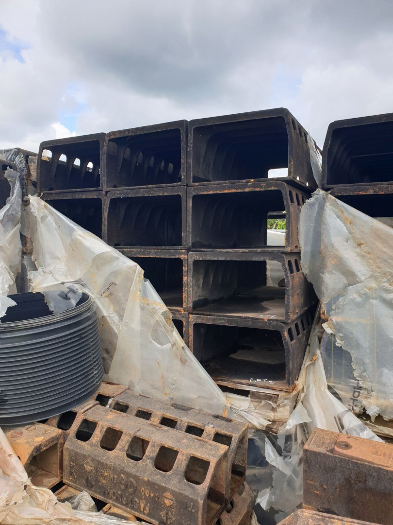 48x Fowler & Holden Fastflow D400 metal CKD draina...