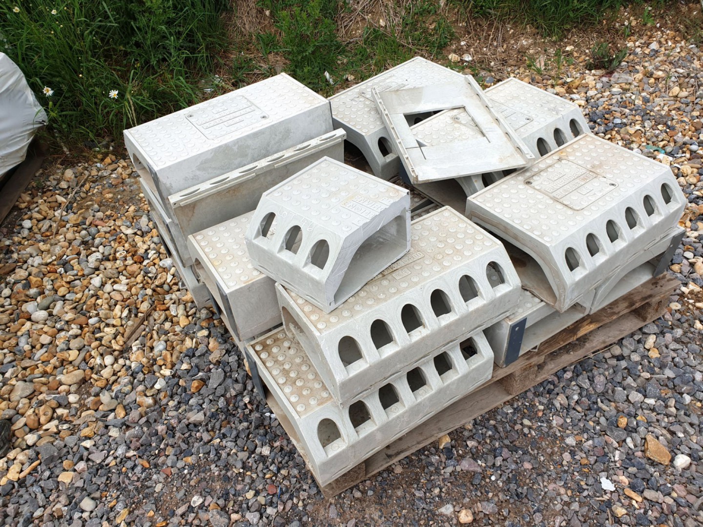 Qty PDS Envirodeck composite drainage kerbs on 2 p...