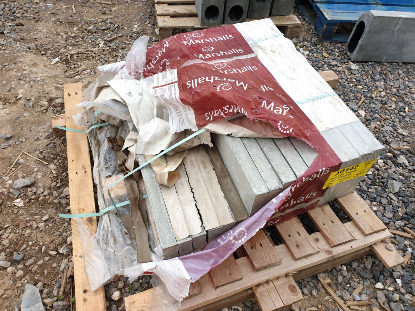 25x Marshall concrete flat top edging, 50x150x914m...