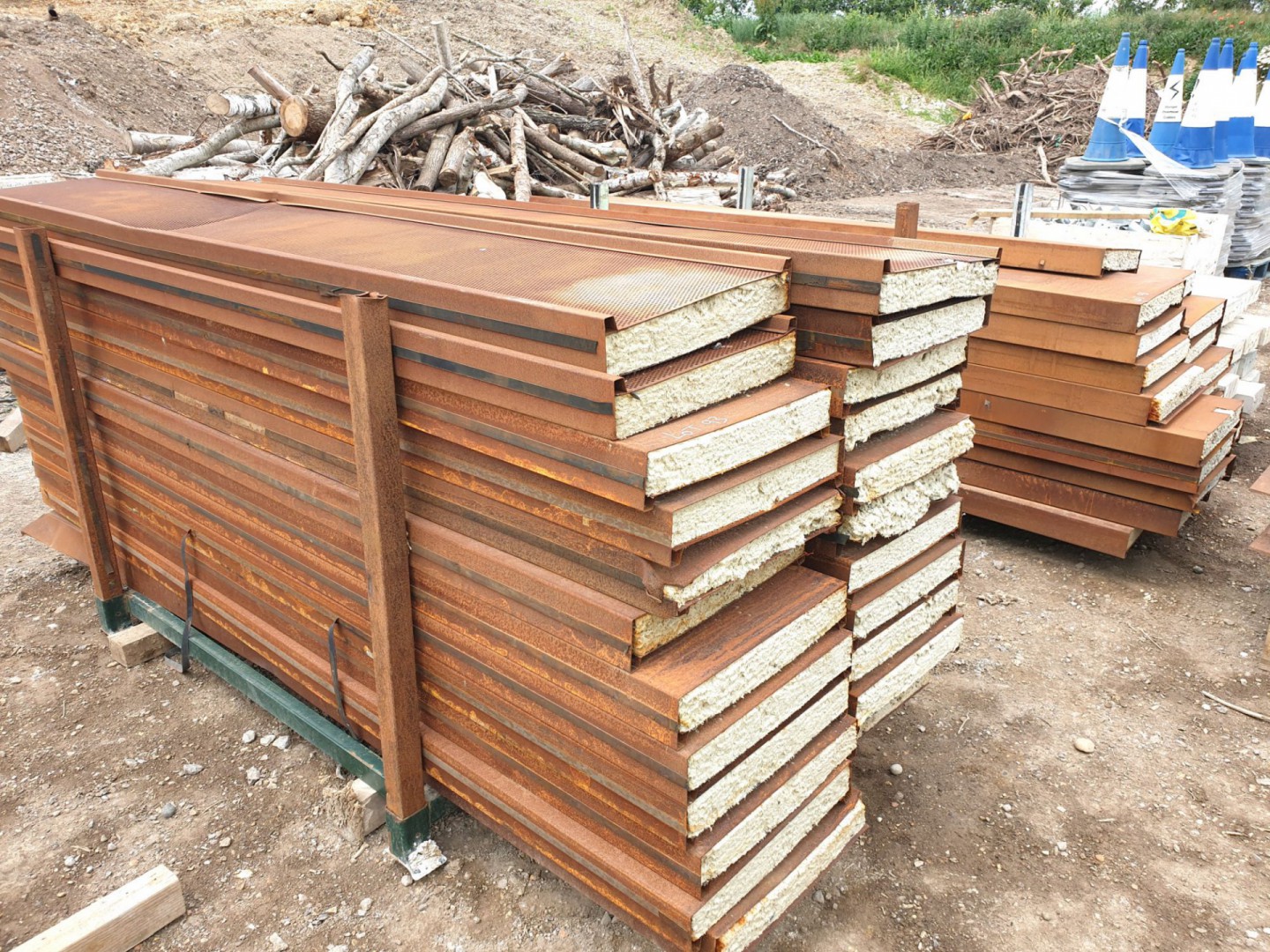 Qty steel soundproof panels, 2950x500mm approx in...