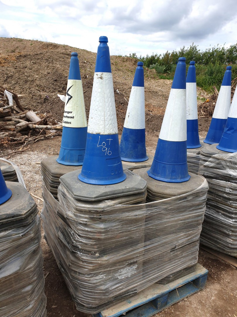 60x HW Martin / Apollo etc blue road cones on pall...