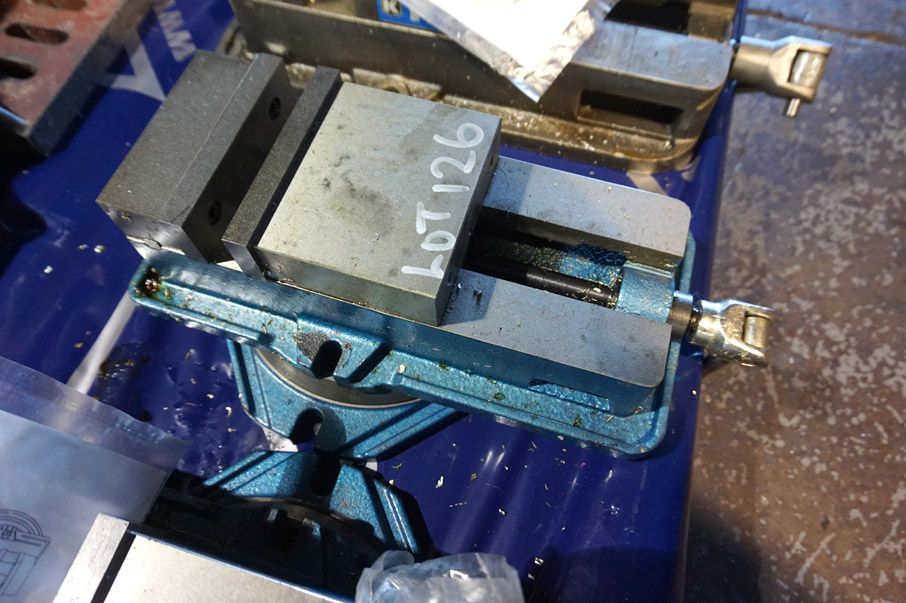 Acculock 5" swivel machine vice