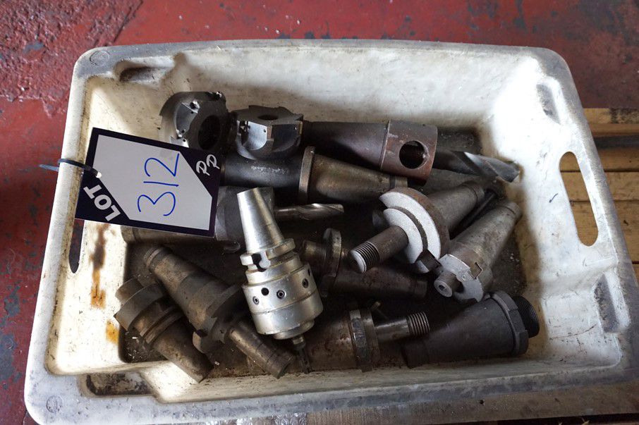 9x BT50 various tool holders