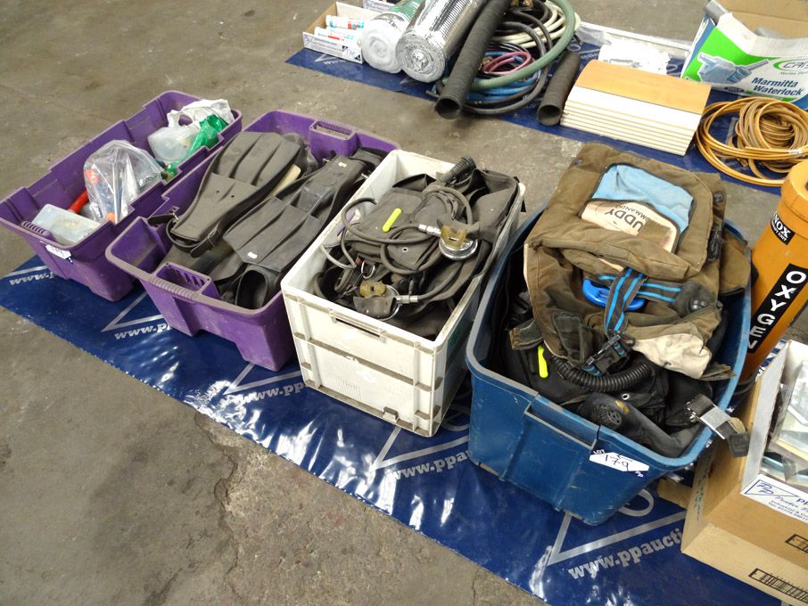 Diving equipment inc: 8x Scuba back packs, flipper...