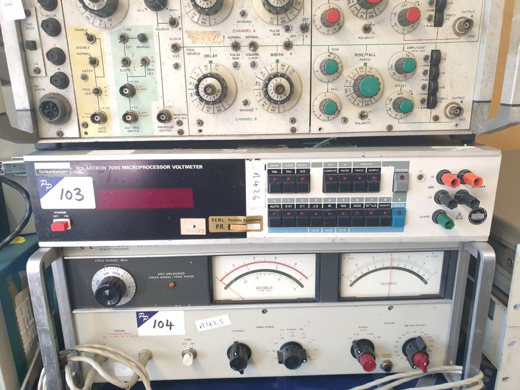 Solartron / Schlumberger 7055 digital voltmeter (s...