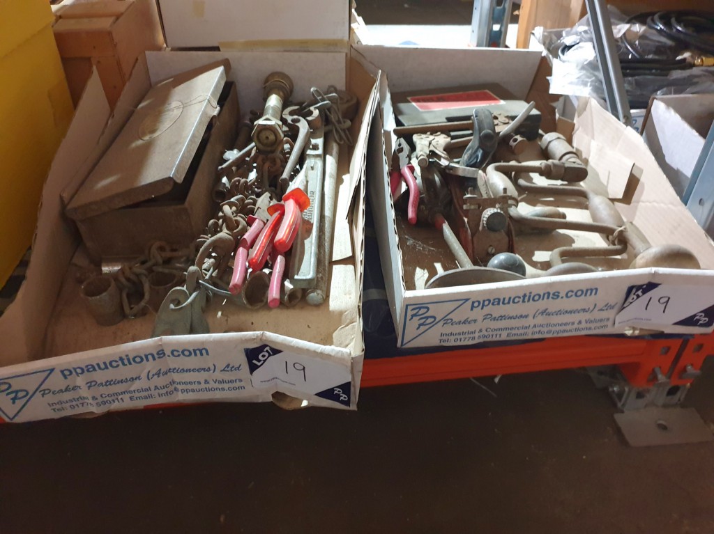 Qty various hand tools inc: pliers, sockets, plane...
