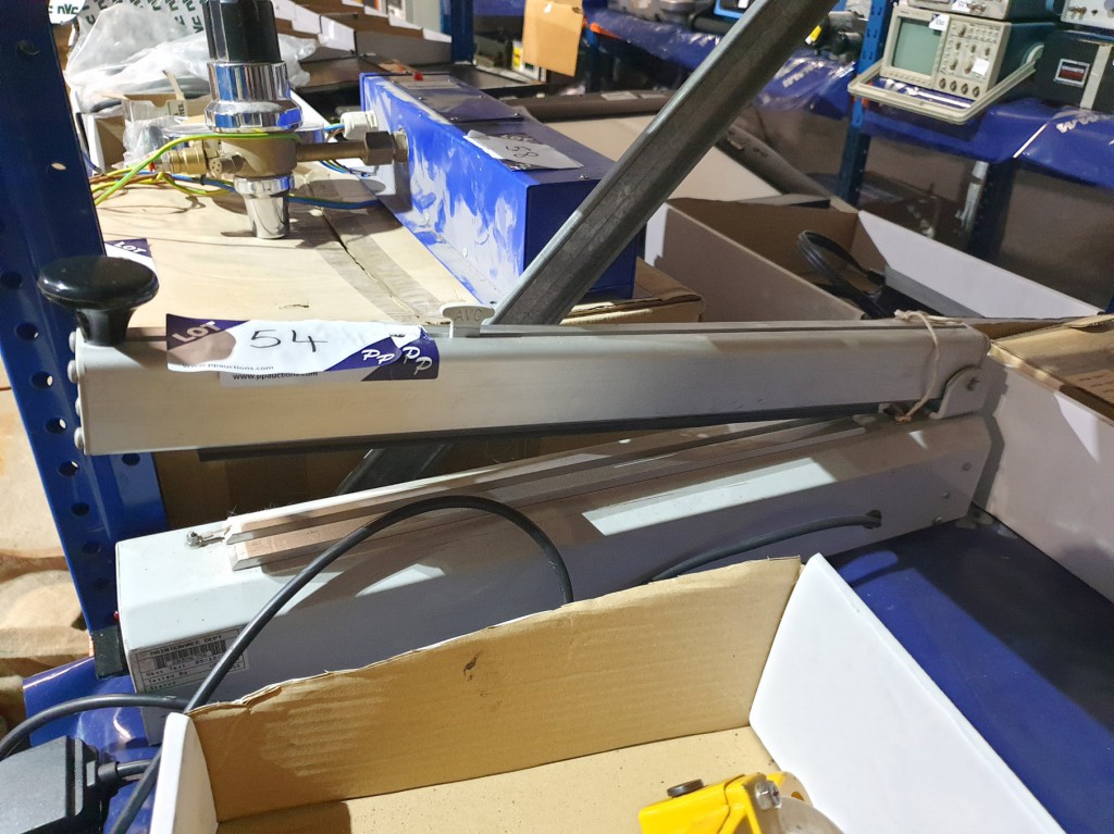 Impulse P400/C heat sealer - Lot located at: PP Sa...