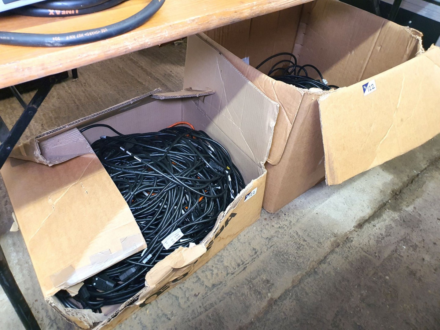 Box of IEC mains leads (B721) - Lot located at: PP...