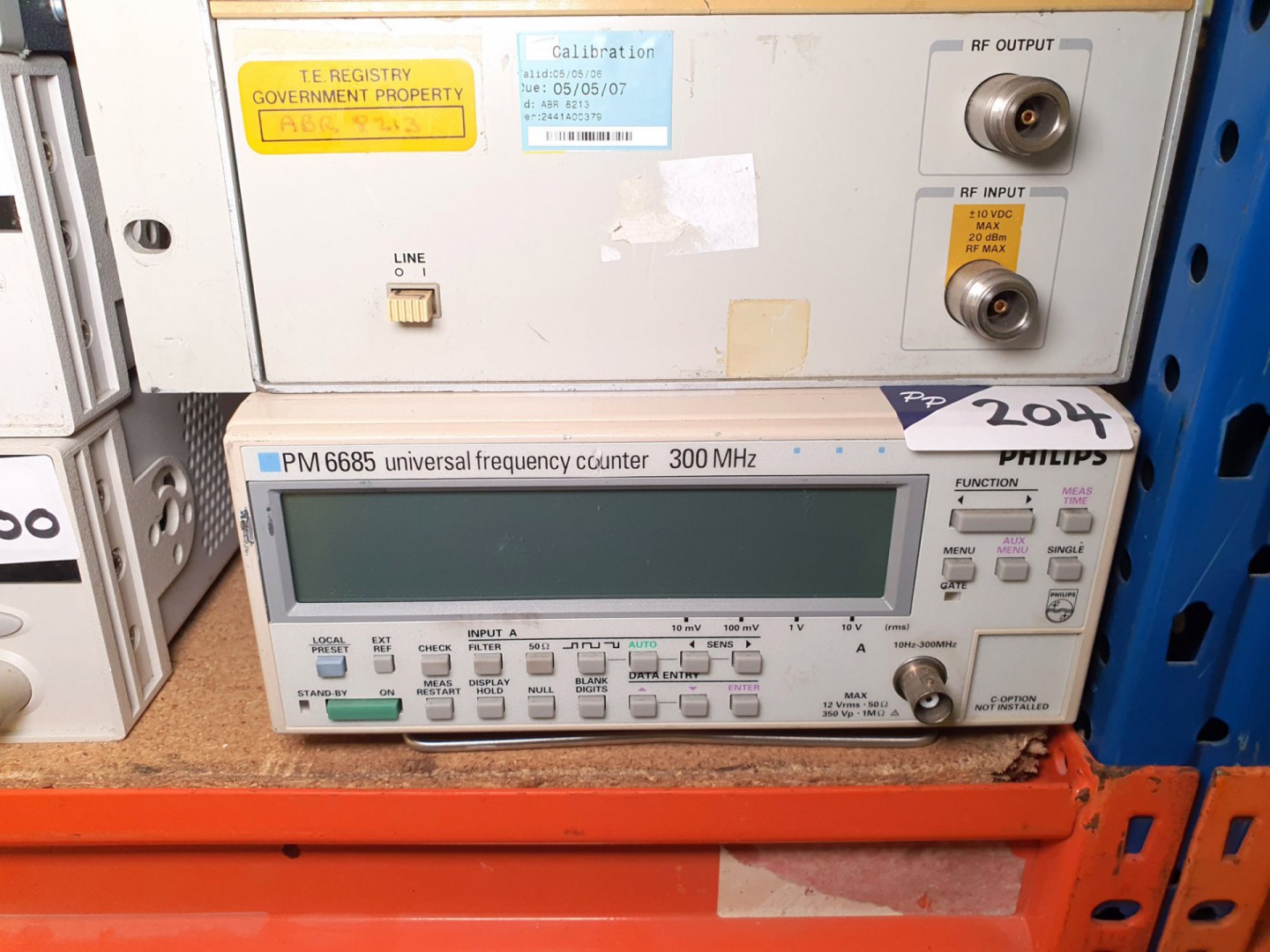 Philips PM6685 300MHz universal frequency counter...