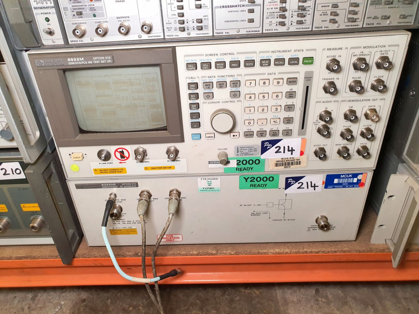 HP 8922M GSM/DCS/PCS MS test set with 83220E RF in...
