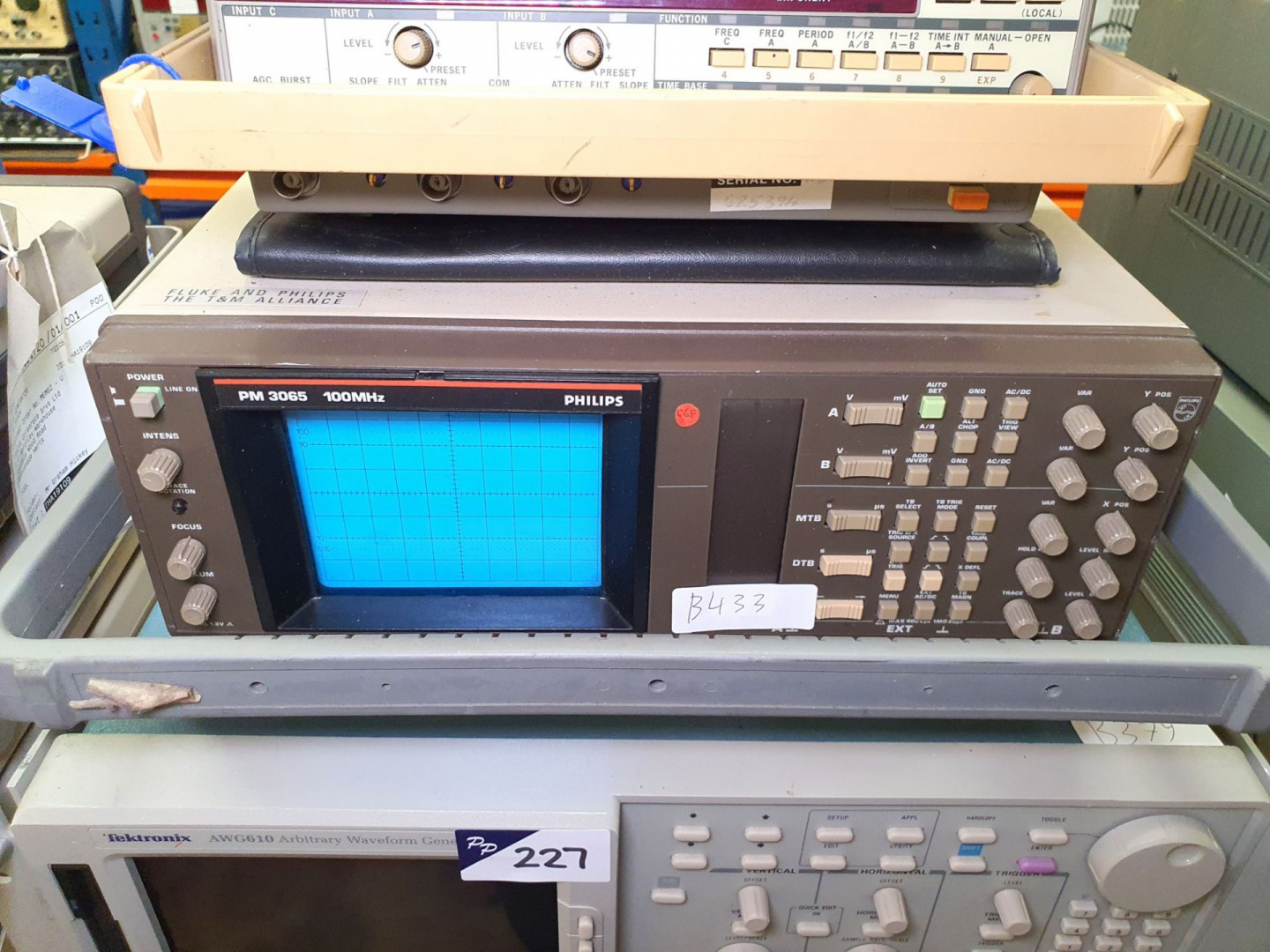 Phillips PM 3065 dual trace scope, 100MHz (B433) -...
