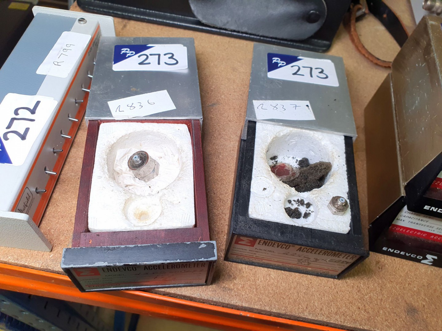 2x Endevco 224C accelerometer (R836 & R837) - Lot...
