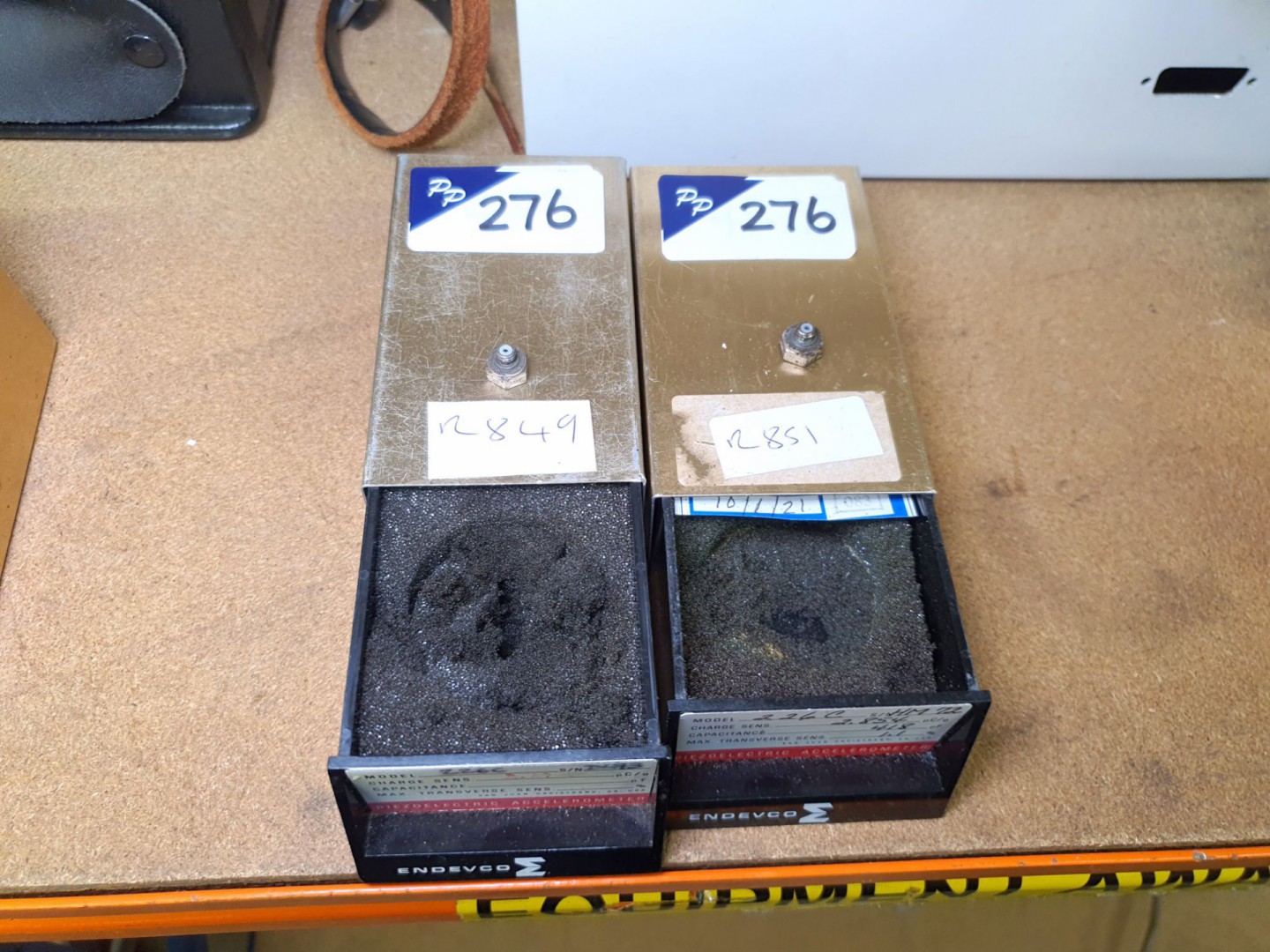 2x Endevco 226C accelerometer (R849 & R851) - Lot...