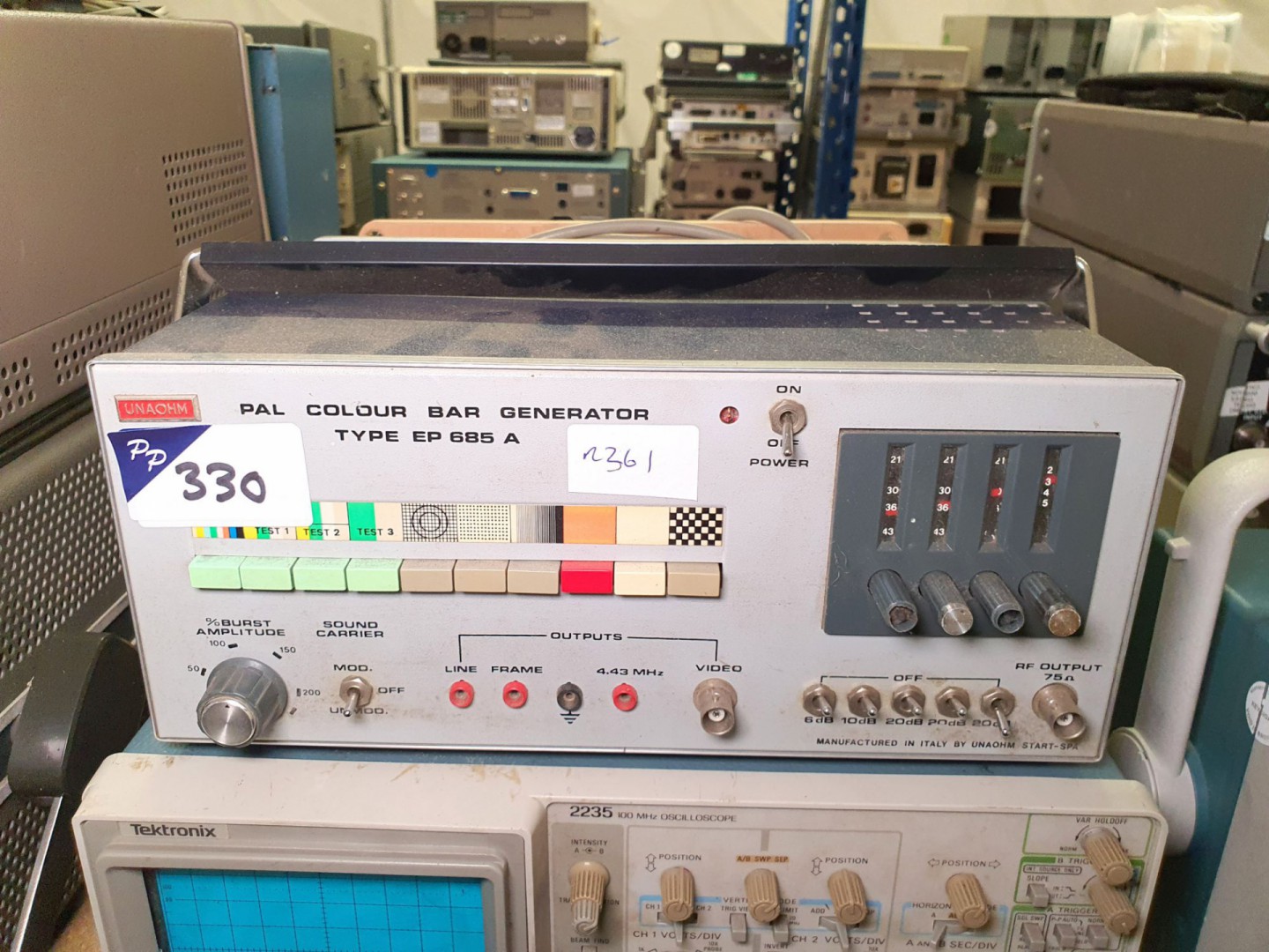 Unaohm EP685A colour bar generator (R361) - Lot lo...