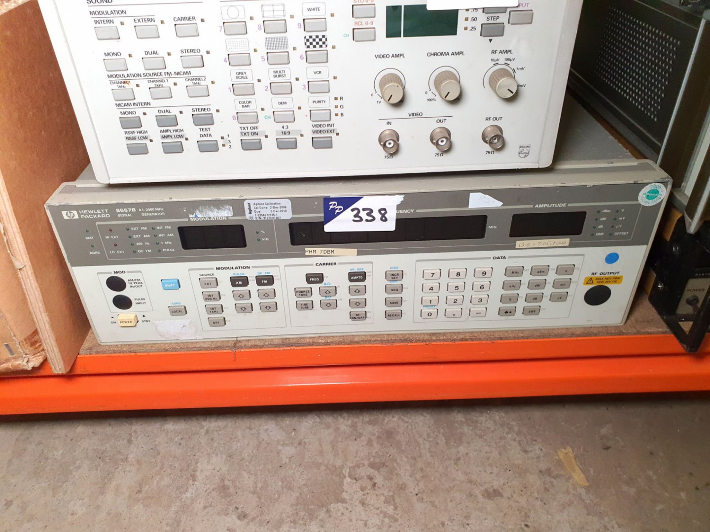HP 8657B signal generator, 0.1-2060 MHz - Lot...