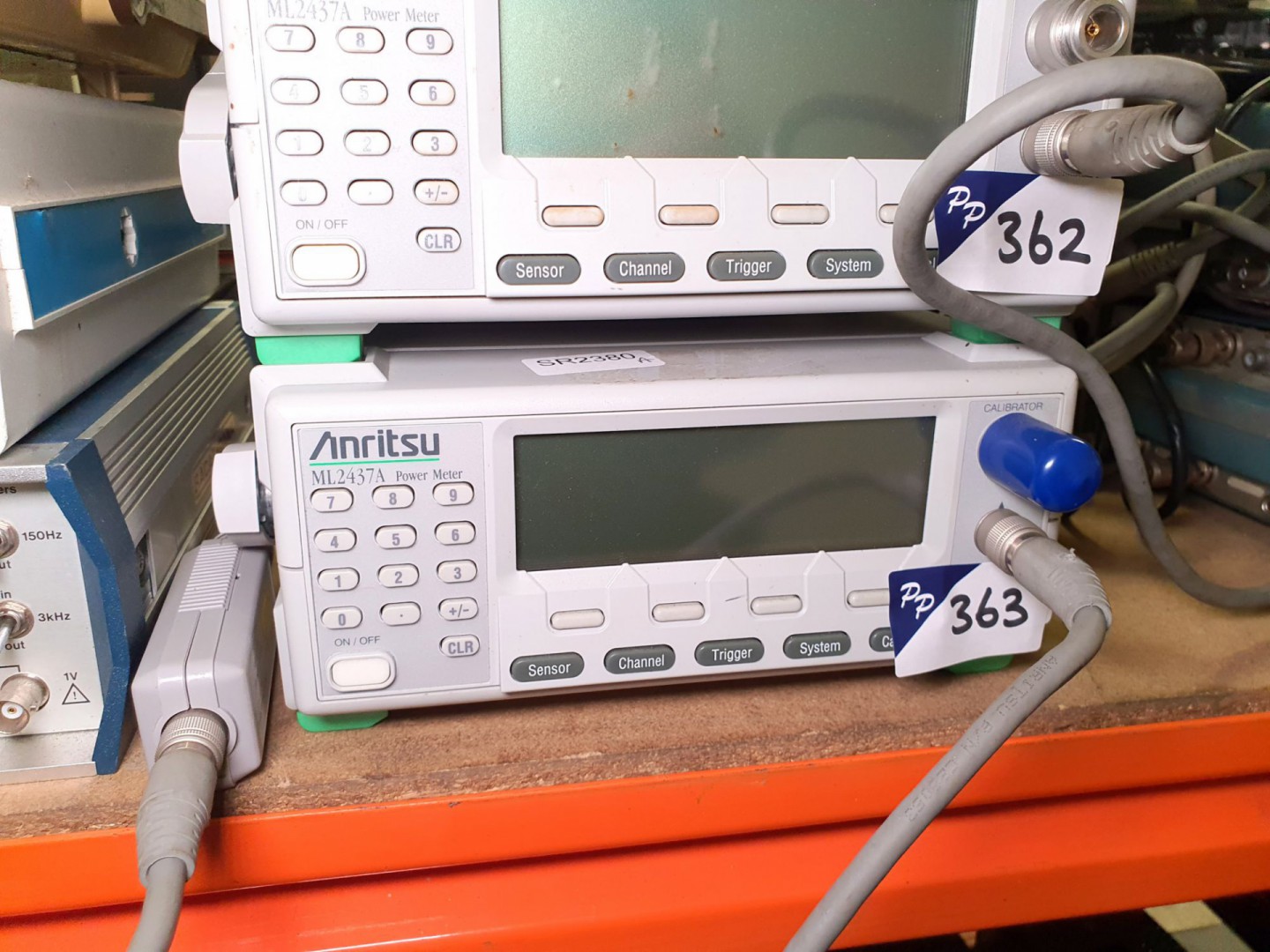 Anritsu ML2437A power meter with MA 2422B power se...