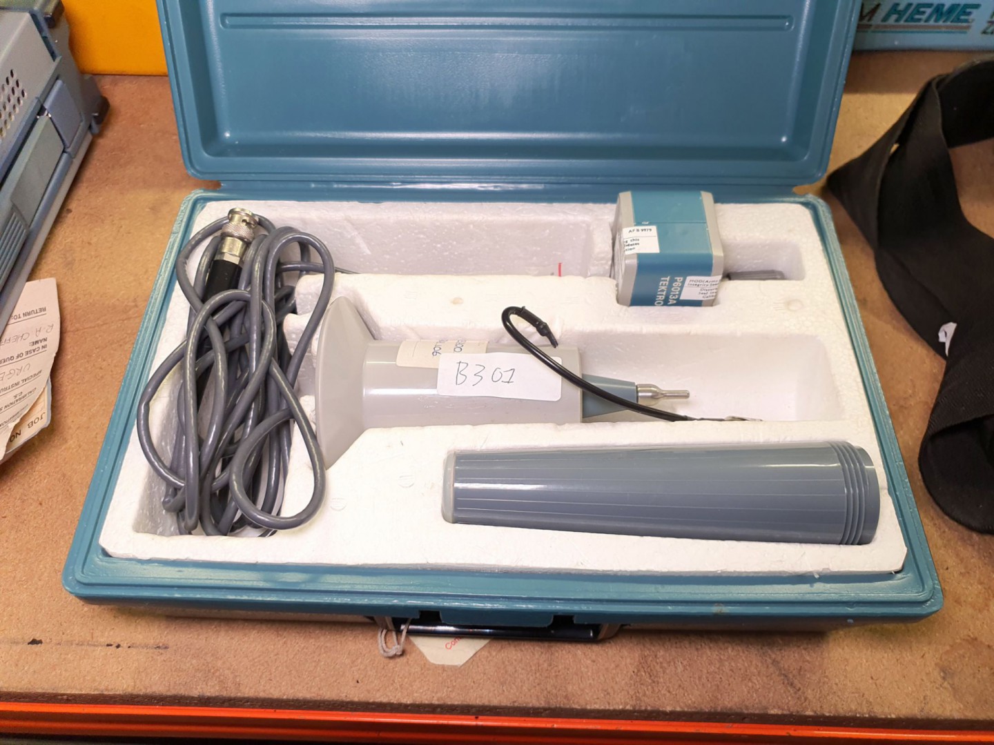 TEK P6013A EHT probe in blue case (B301) - Lot loc...