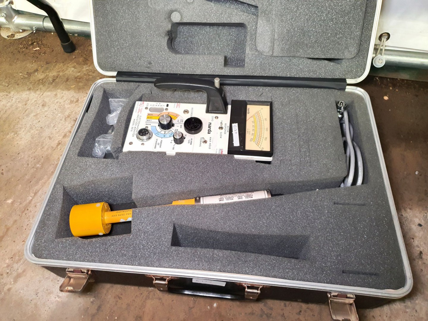 Narda 8616 electromagnetic radiation monitor with...