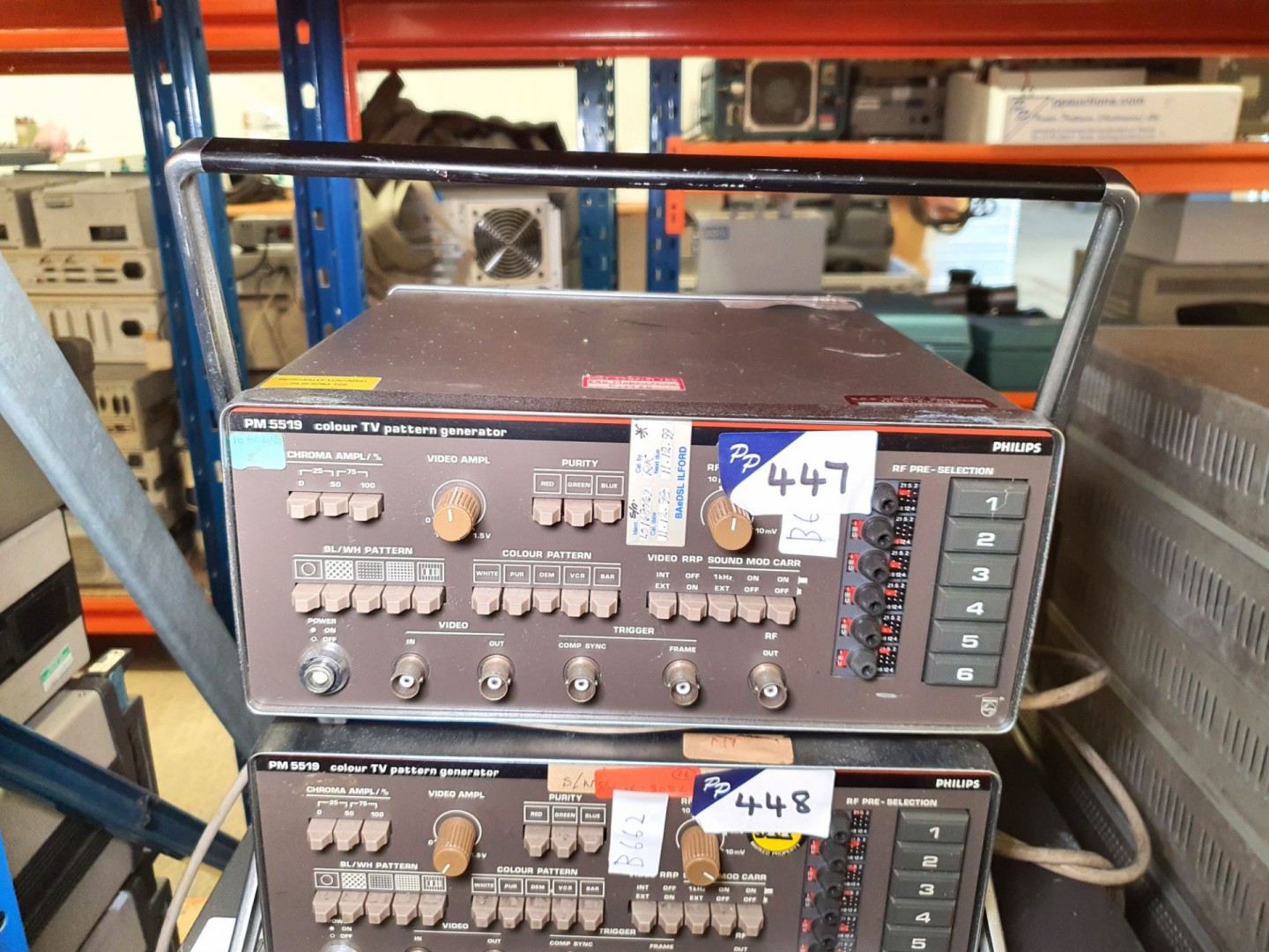 Phillips PM5519 colour pattern generator, video ou...